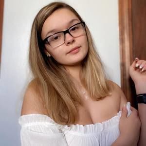 Meet your Posher, Emina